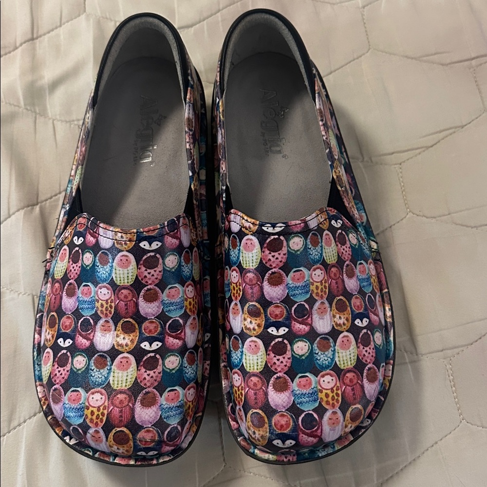 Alegria Multicolor size 40 women size 9 Print Slip-Ons